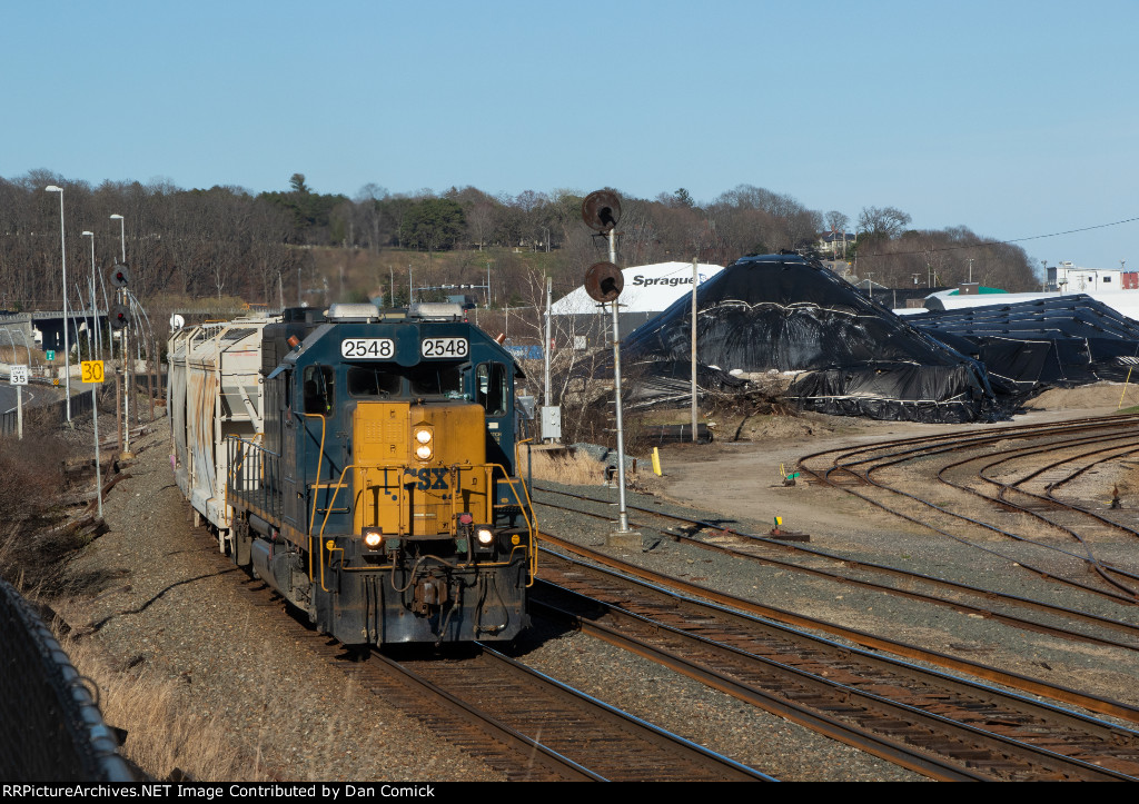 CSXT 2548 Leads L077 at Oil Plant